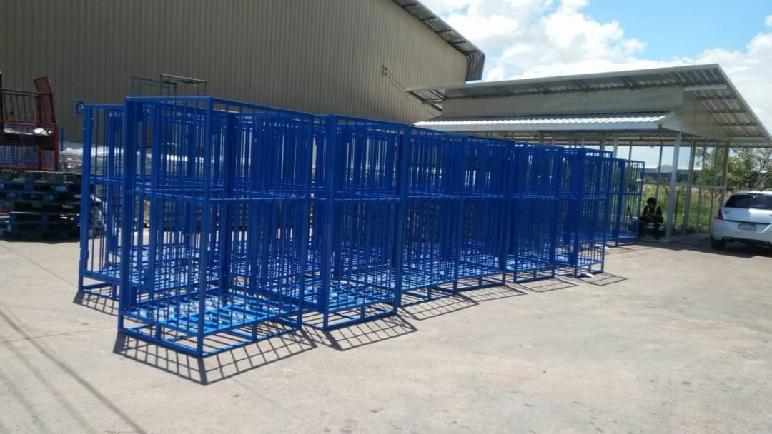 Stacking pallet
